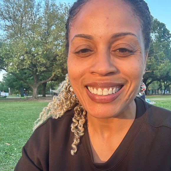 Meet your Posher, Kyra - Picture 1 of 1